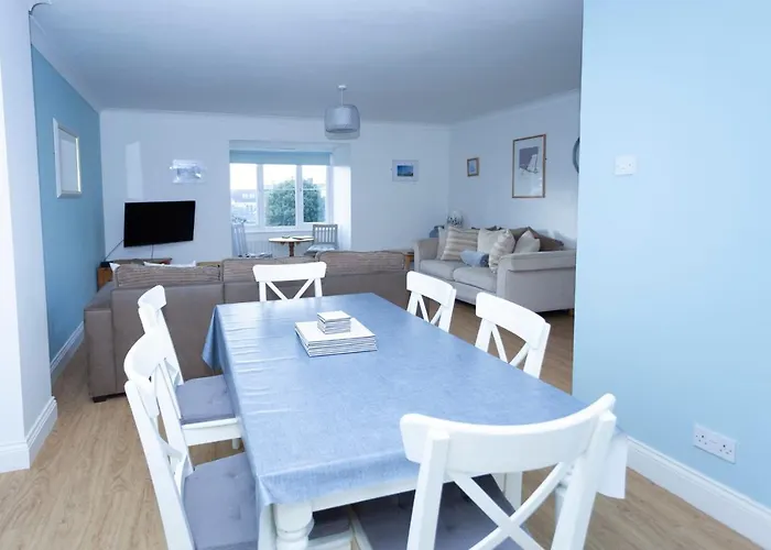 Tankerton Town House, 1 Parking Space, 150M Beach