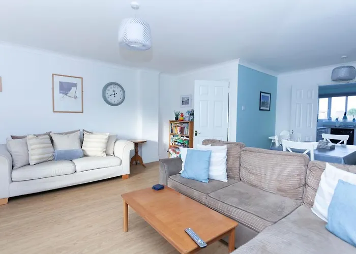 Tankerton Town House, 1 Parking Space, 150M Beach